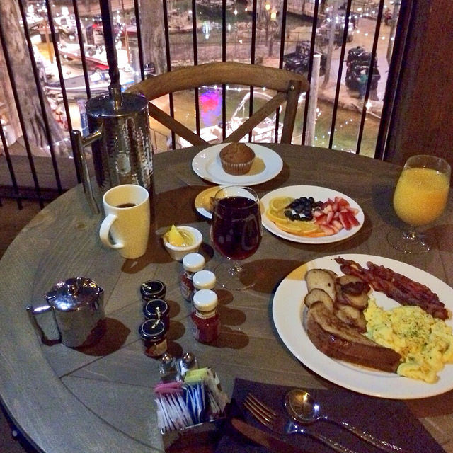 17379848995_7bd796f330_z