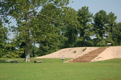 Platform Mound, Chucalissa, Memphis, Tenn. Platform Mound, Chucalissa, Memphis, Tenn.