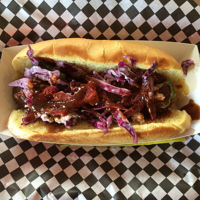 BBQ-slaw-dog-elwoods-shack-memphis